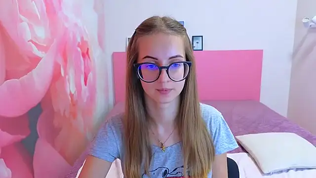 Snapshot of AliceAdams chatting on 11/13/25, 08:13 AliceAdams online show from 11/13/25, 08:13