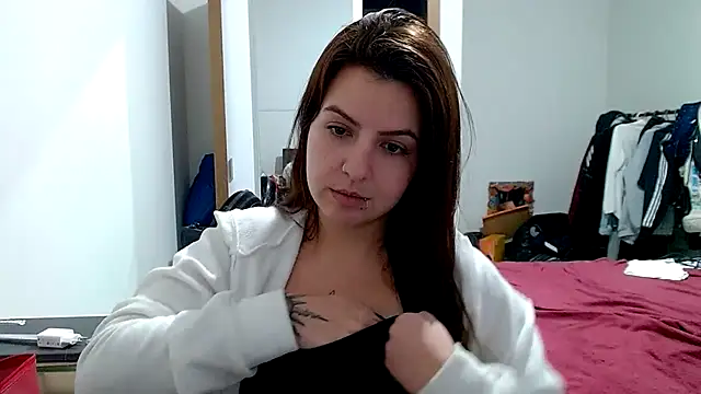 Snapshot of chelbyy chatting on 09/20/25, 02:12 chelbyy online show from 09/20/25, 02:12