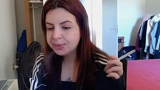 Snapshot of chelbyy chatting on 09/23/25, 12:52 chelbyy online show from 09/23/25, 12:52