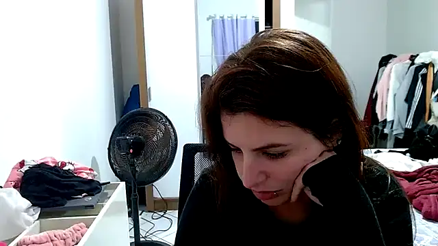 Snapshot of chelbyy chatting on 09/25/25, 01:20 chelbyy online show from 09/25/25, 01:20