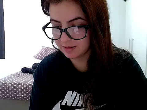 Snapshot of chelbyy chatting on 11/02/25, 04:53 chelbyy online show from 11/02/25, 04:53