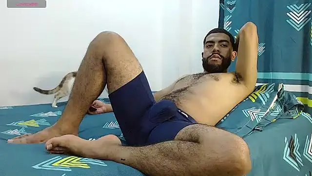 Snapshot of Aroon_Stonne chatting on 03/03/25, 12:04 Aroon Stonne online show from 03/03/25, 12:04