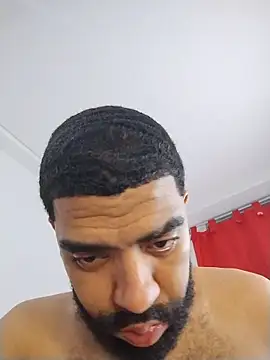 Snapshot of Aroon_Stonne chatting on 11/21/25, 04:44 Aroon Stonne online show from 11/21/25, 04:44