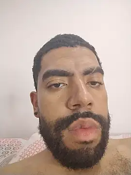 Snapshot of Aroon_Stonne chatting on 12/16/25, 04:17 Aroon Stonne online show from 12/16/25, 04:17