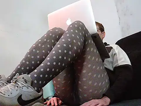 Snapshot of seoulsat@xh chatting on 11/23/25, 12:43 seoulsatxh online show from 11/23/25, 12:43