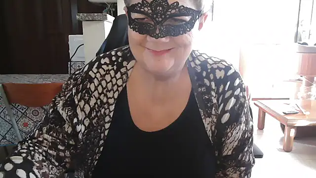 Snapshot of simona60 chatting on 10/25/25, 01:18 simona60 online show from 10/25/25, 01:18