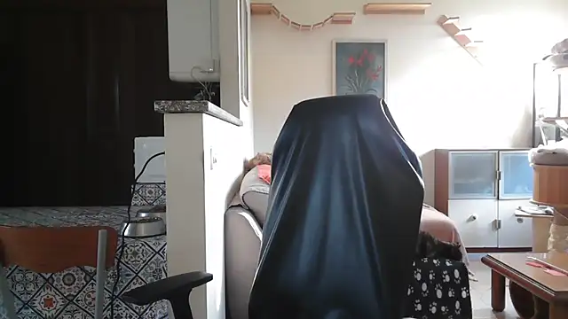 Snapshot of simona60 chatting on 10/27/25, 02:32 simona60 online show from 10/27/25, 02:32