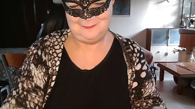 Snapshot of simona60 chatting on 10/29/25, 02:30 simona60 online show from 10/29/25, 02:30