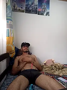 Snapshot of alisterxxx chatting on 12/22/24, 07:21 alisterxxx online show from 12/22/24, 07:21
