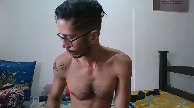 Snapshot of alisterxxx chatting on 12/26/24, 12:49 alisterxxx online show from 12/26/24, 12:49