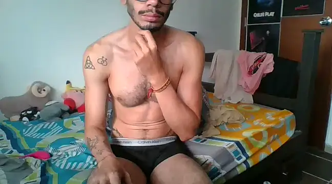 Snapshot of alisterxxx chatting on 12/28/24, 01:28 alisterxxx online show from 12/28/24, 01:28