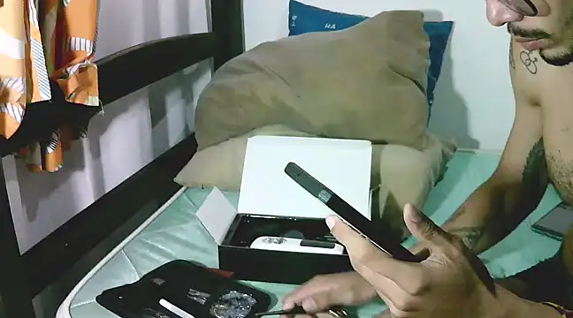 Snapshot of alisterxxx chatting on 01/03/25, 09:47 alisterxxx online show from 01/03/25, 09:47