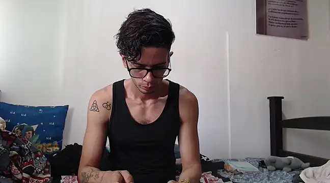 Snapshot of alisterxxx chatting on 01/21/25, 07:17 alisterxxx online show from 01/21/25, 07:17