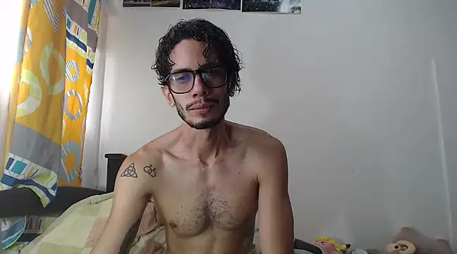 Snapshot of alisterxxx chatting on 03/07/25, 07:49 alisterxxx online show from 03/07/25, 07:49