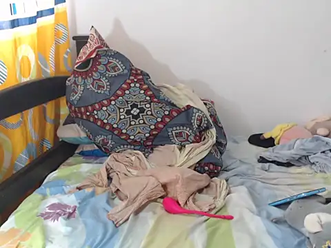 Snapshot of alisterxxx chatting on 12/16/25, 06:57 alisterxxx online show from 12/16/25, 06:57