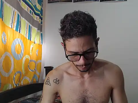 Snapshot of alisterxxx chatting on 02/19/26, 05:20 alisterxxx online show from 02/19/26, 05:20