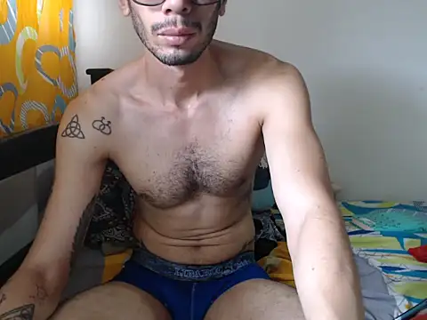 Snapshot of alisterxxx chatting on 02/21/26, 02:40 alisterxxx online show from 02/21/26, 02:40