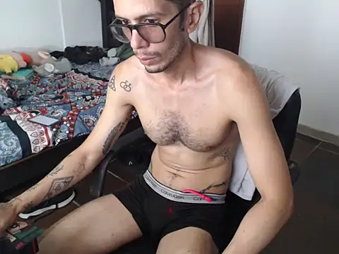 Snapshot of alisterxxx chatting on 03/06/26, 02:46 alisterxxx online show from 03/06/26, 02:46