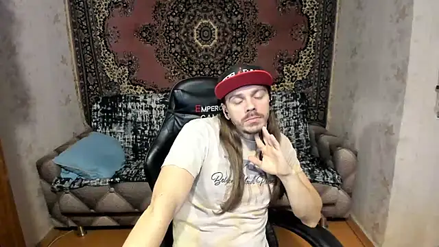 Snapshot of Marrymepls chatting on 03/05/25, 08:10 Marrymepls online show from 03/05/25, 08:10