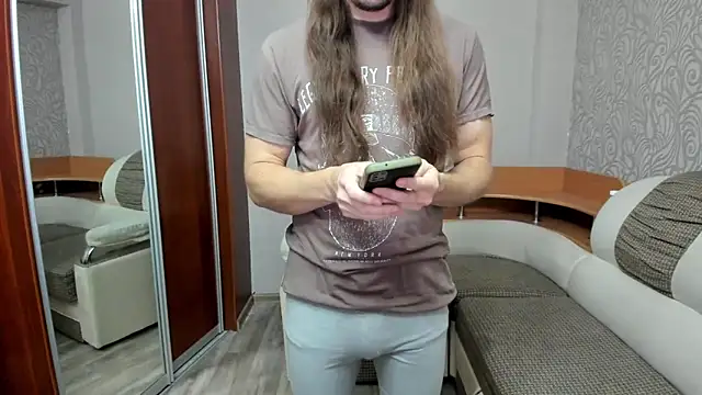 Snapshot of Marrymepls chatting on 10/31/25, 01:28 Marrymepls online show from 10/31/25, 01:28