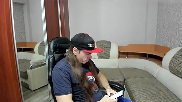 Snapshot of Marrymepls chatting on 11/05/25, 04:51 Marrymepls online show from 11/05/25, 04:51