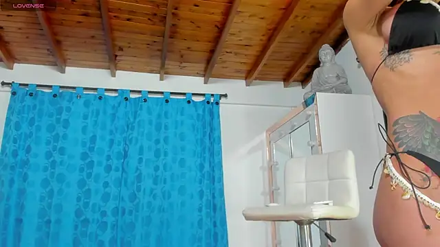 Snapshot of emily_hornett chatting on 04/07/26, 02:23 emily hornett online show from 04/07/26, 02:23