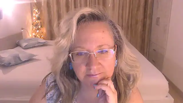 Snapshot of Raisshy chatting on 06/18/26, 10:19 Raisshy online show from 06/18/26, 10:19
