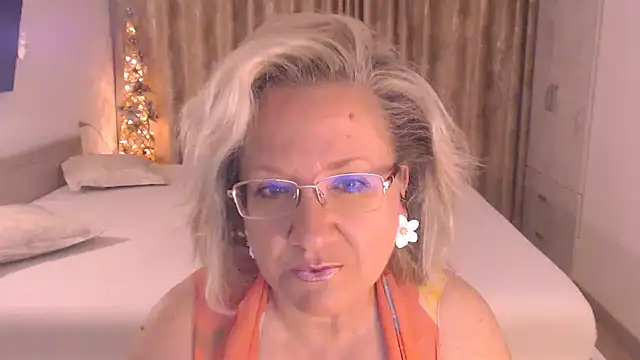 Snapshot of Raisshy chatting on 07/16/26, 01:55 Raisshy online show from 07/16/26, 01:55