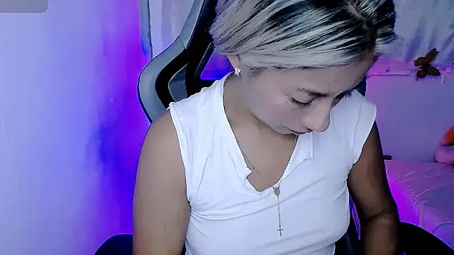 ninatiny online show from 11/06/25, 06:36