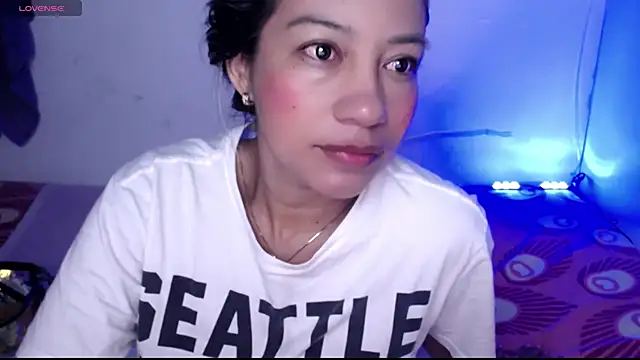 Snapshot of ninatiny chatting on 04/23/26, 11:42 ninatiny online show from 04/23/26, 11:42