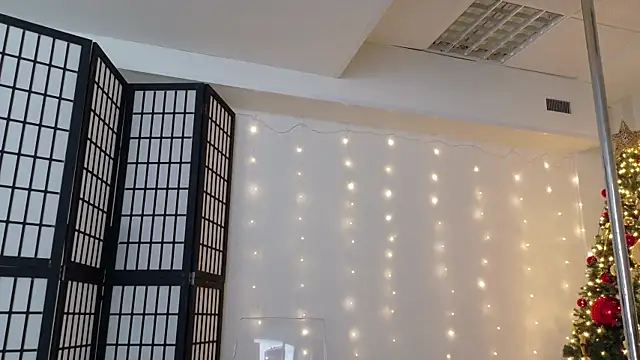 Snapshot of girl_nextd00r chatting on 12/30/24, 08:21 girl nextd00r online show from 12/30/24, 08:21