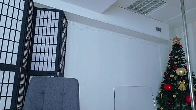 Snapshot of girl_nextd00r chatting on 01/04/25, 03:17 girl nextd00r online show from 01/04/25, 03:17