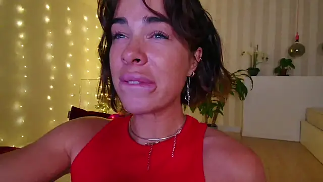 Snapshot of girl_nextd00r chatting on 01/16/25, 04:39 girl nextd00r online show from 01/16/25, 04:39