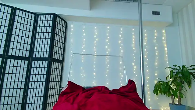 Snapshot of girl_nextd00r chatting on 02/05/25, 04:14 girl nextd00r online show from 02/05/25, 04:14