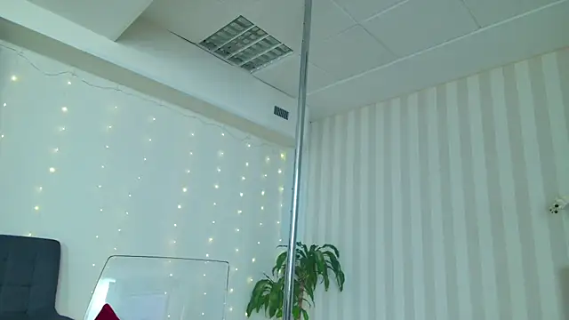 Snapshot of girl_nextd00r chatting on 02/07/25, 01:11 girl nextd00r online show from 02/07/25, 01:11