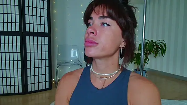 Snapshot of girl_nextd00r chatting on 02/12/25, 01:06 girl nextd00r online show from 02/12/25, 01:06