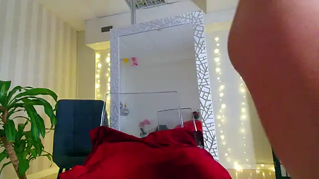 Snapshot of girl_nextd00r chatting on 02/15/25, 06:23 girl nextd00r online show from 02/15/25, 06:23