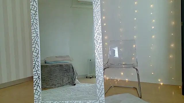 Snapshot of girl_nextd00r chatting on 03/06/25, 01:14 girl nextd00r online show from 03/06/25, 01:14