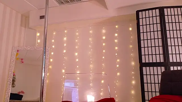 Snapshot of girl_nextd00r chatting on 03/14/25, 06:32 girl nextd00r online show from 03/14/25, 06:32