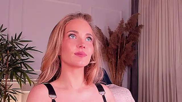 Snapshot of daisyd001 chatting on 04/02/26, 08:34 daisyd001 online show from 04/02/26, 08:34