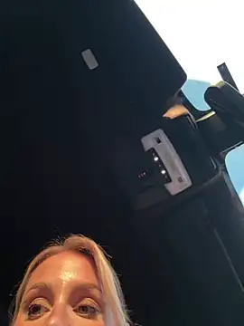 jasminesummer online show from 02/26/25, 09:16