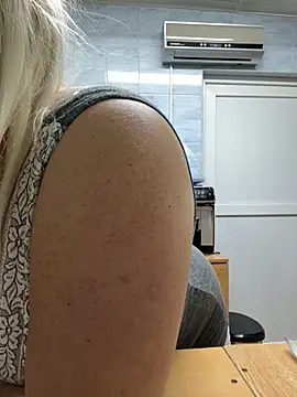 SabinaSweety online show from 12/04/25, 12:36