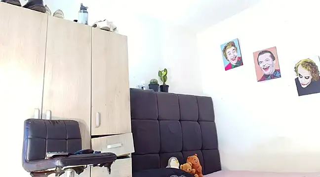 Snapshot of queenaliice chatting on 03/07/25, 05:49 queenaliice online show from 03/07/25, 05:49