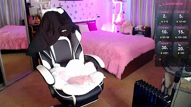 Snapshot of Kira_honeyy chatting on 09/13/25, 08:14 Kira honeyy online show from 09/13/25, 08:14