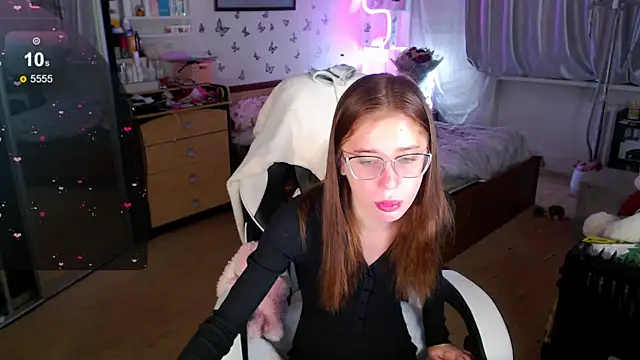 Snapshot of Kira_honeyy chatting on 10/09/25, 06:11 Kira honeyy online show from 10/09/25, 06:11