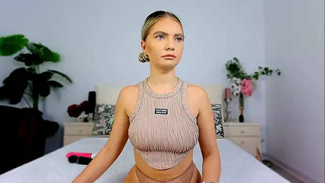 SashaRizz online show from 10/13/25, 04:12