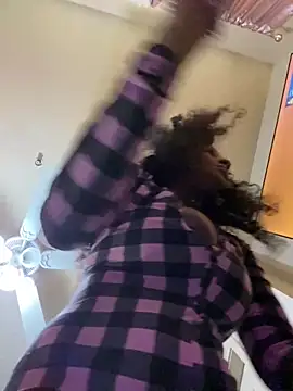 Snapshot of MzParker chatting on 12/06/24, 04:17 MzParker online show from 12/06/24, 04:17