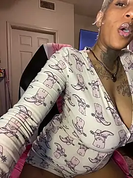 Snapshot of MzParker chatting on 02/19/25, 06:32 MzParker online show from 02/19/25, 06:32