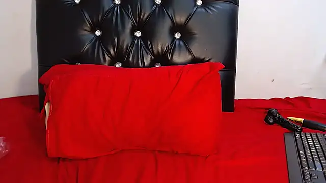 YoungRose18 online show from 10/21/25, 12:06