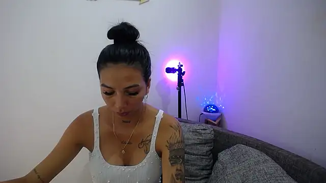 Snapshot of Allyson_Smith chatting on 12/10/24, 10:47 Allyson Smith online show from 12/10/24, 10:47